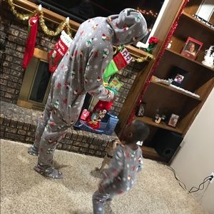 Men Christmas pajamas!
